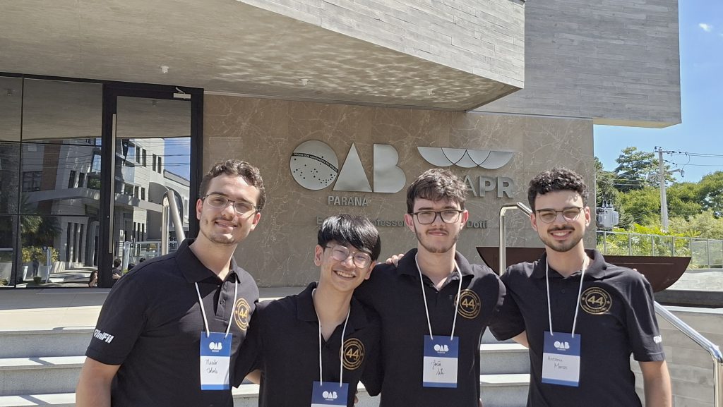 Alunos Antonio Marcos Brito Almeida, Murilo Bertalha Volante, Gabriel Kikuchi e João Gabriel Seti, do curso de Ciência da Computação da UniFil