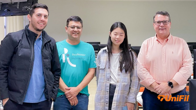 UniFil recebe estudante chinesa que pesquisa área de TI em Londrina