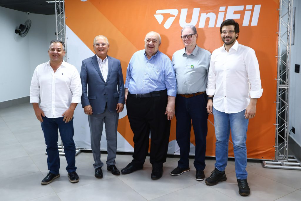 Conrado Scheller - Prefeito de Cambé, Eleazar Ferreira - Reitor da UniFil, Rafael Greca - Secretário de Desenvolvimento Sustentável do Paraná, José Maria Ferreira - Prefeito de Ibiporã e Tiago Amaral - Prefeito de Londrina
