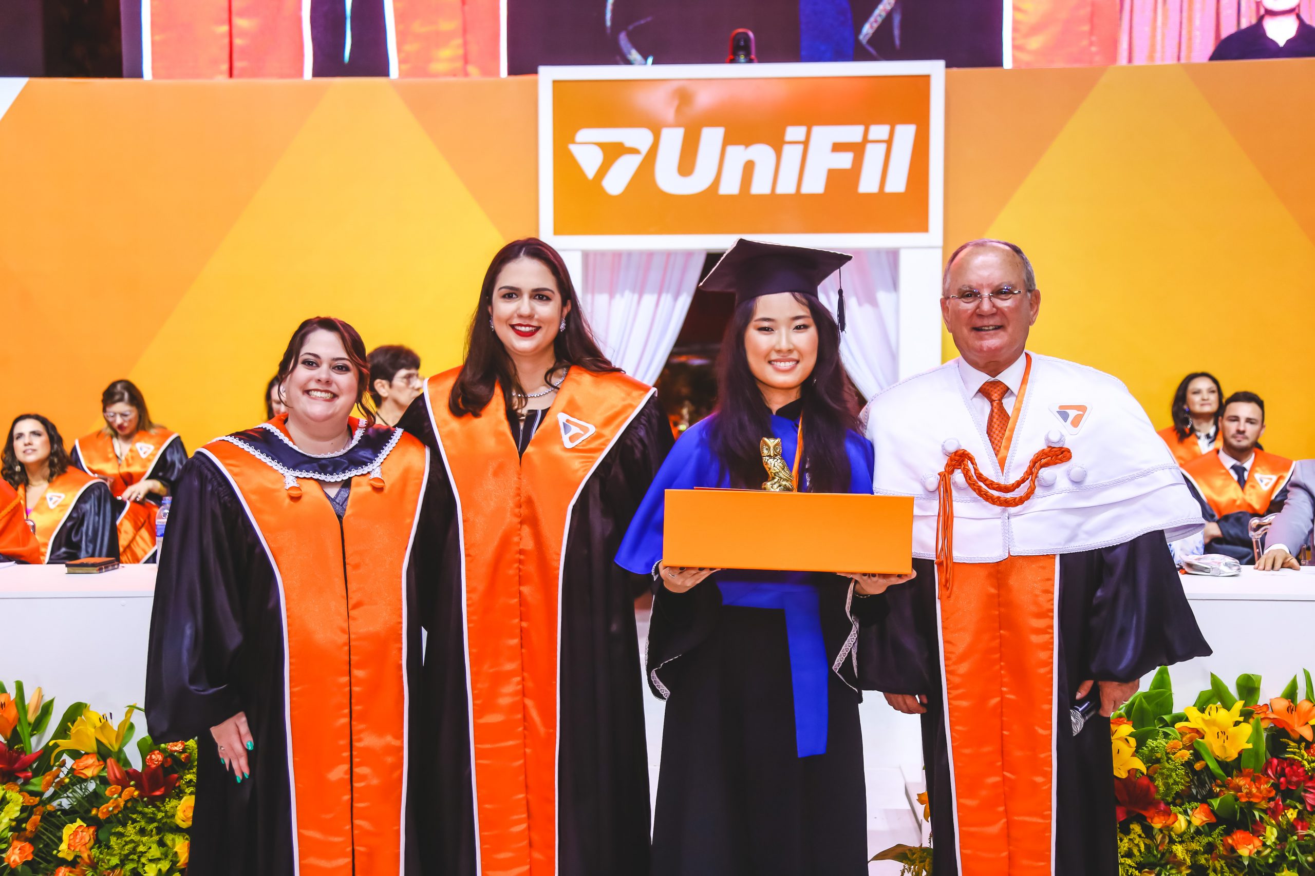 Nathália, da Psicologia, conquista a Láurea Acadêmica da Formatura 2024 da UniFil