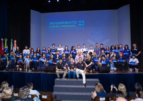 Jovens abrem portas com treinamento em Pensamento Computacional