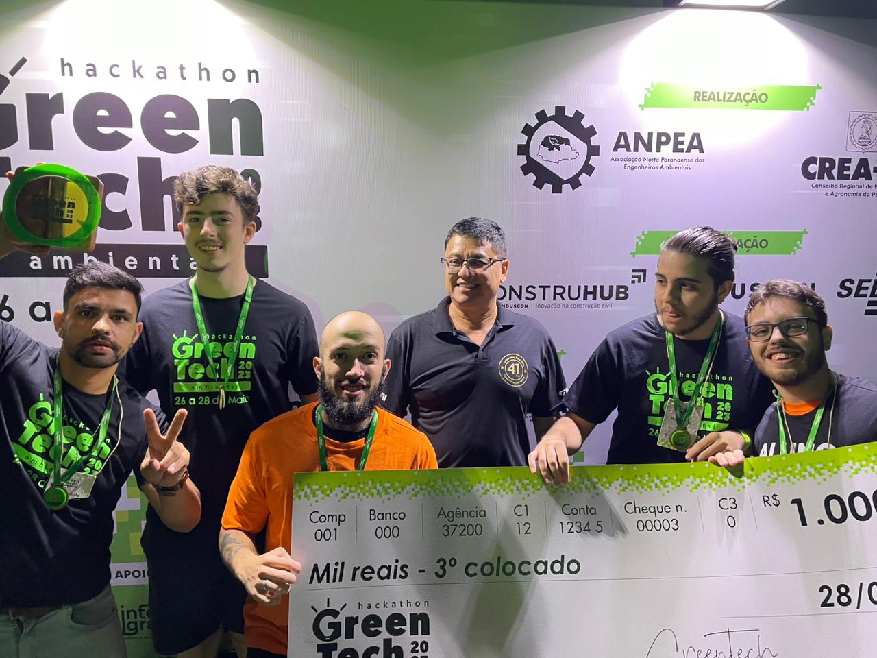 Equipe de Engenharia de Software conquista prêmio no Hackathon Verde