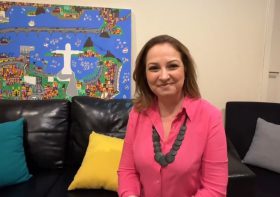 Professora de Psicologia avalisa uso excessivo de telas na revista eletrônica da Unimed Paraná