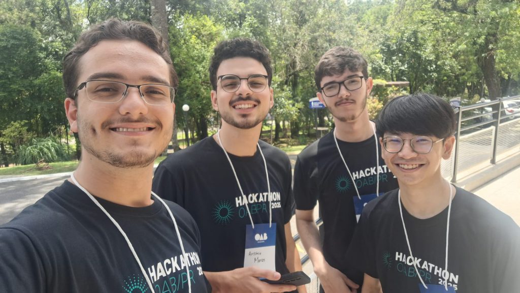 alunos Antonio Marcos Brito Almeida, Murilo Bertalha Volante, Gabriel Kikuchi e João Gabriel Seti, do curso de Ciência da Computação da UniFil