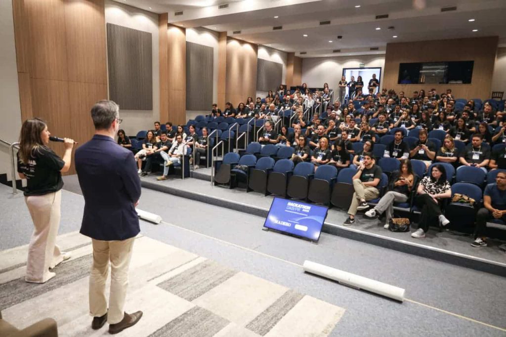 Alunos de Computação da UniFil participaram em Curitiba do Hackathon de Engenharia de Prompts e Agentes Inteligentes