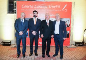 UniFil homenageia primeira turma de Direito e reúne professores, alunos e convidados