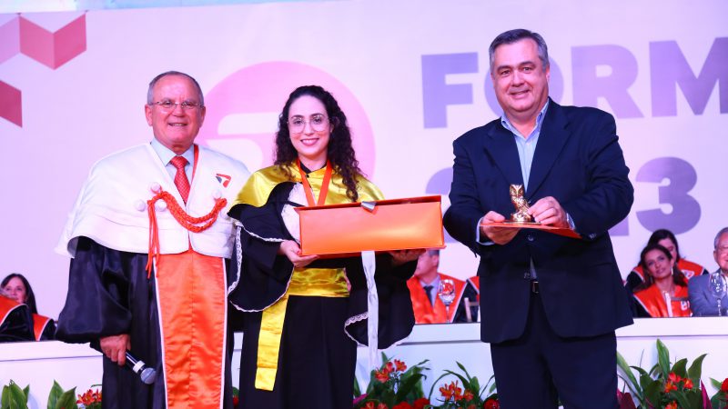 Formanda de Farmácia conquista Láurea Acadêmica com média geral 98,33
